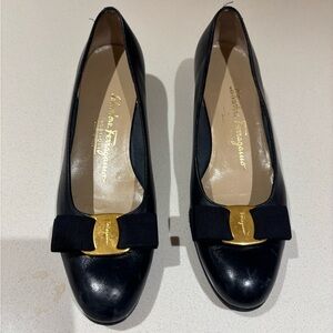 Salvatore Ferragamo Navy Leather Flats 7B